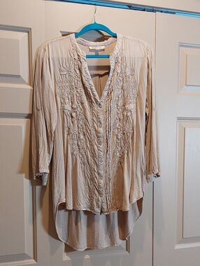 Solitaire Light Beige Embroidered Button-Front Tunic